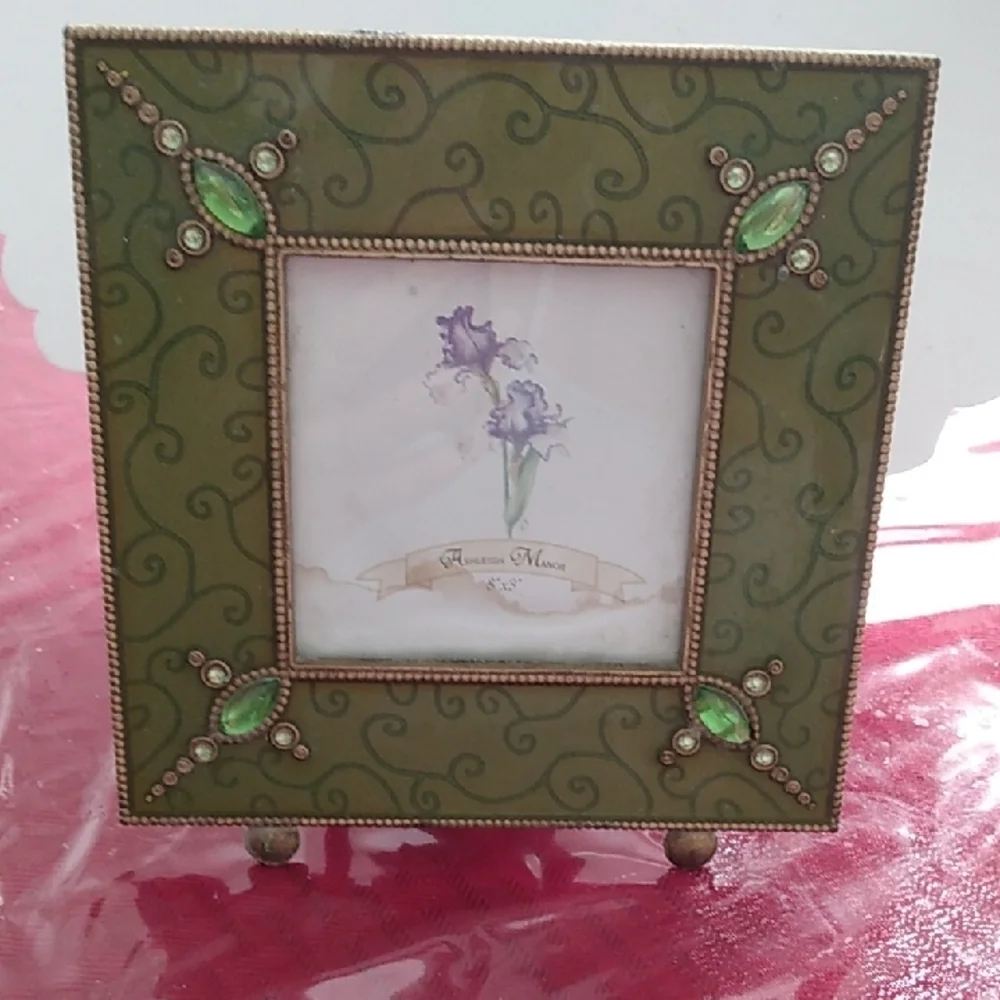 Elegant Green Photo Frame with Gem Accents